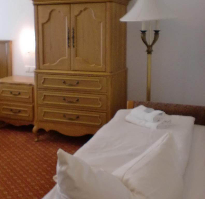 Hotel & Gaestehaus Krone Geiselwind Room photo